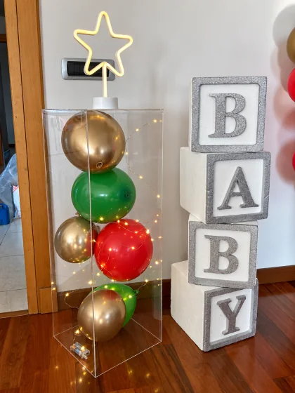 Şeffaf balon dolgulu kaide, yıldız ışık ve BABY küpleri